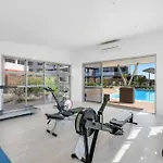 Two Bedroom Apartment In Robina Center