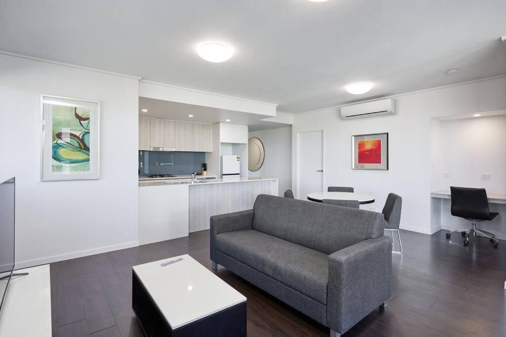 Two Bedroom In Robina Center * Gold Coast