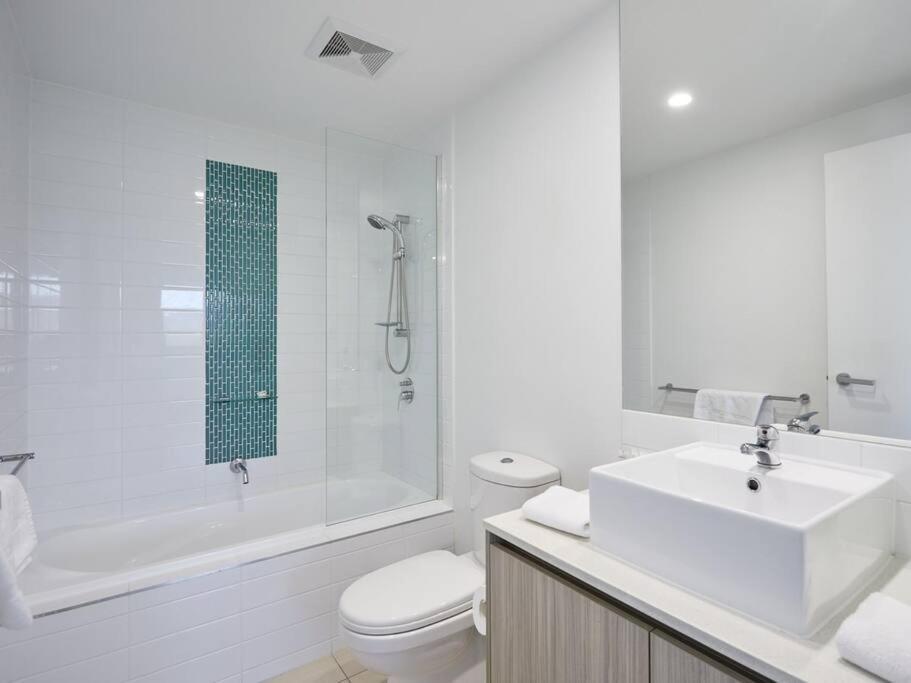 Two Bedroom In Robina Center *